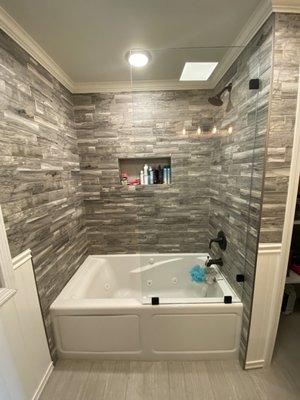 Tiled bathroom shower/tub