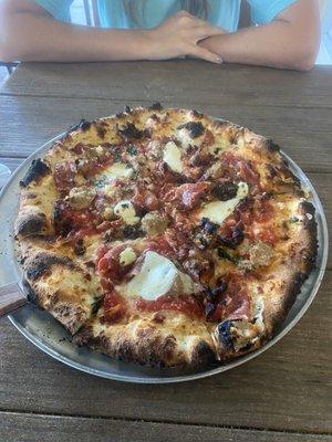 Carnivora pizza