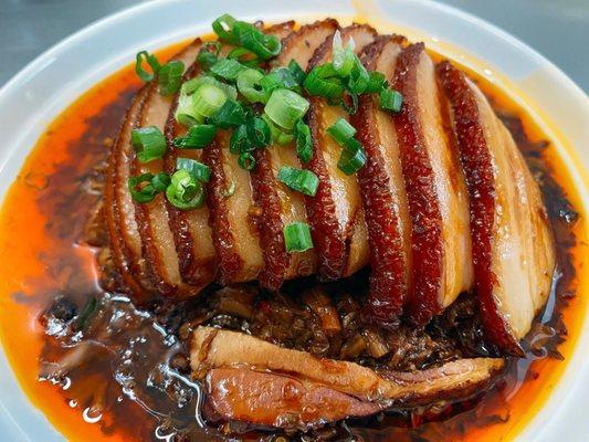 Braised pork with preserved vegetable 梅菜扣肉夹包