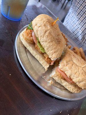 Fried shrimp poboy