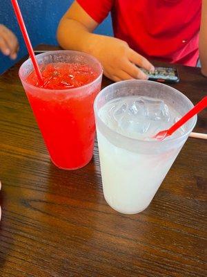 Agua de fresa and limonada.