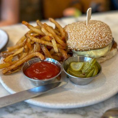 Cheeseburger at lunch