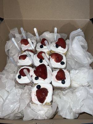 Thanks to Rosie's my parfait's were safe packed and ready for my get together .  this little treat was amazingly delicious