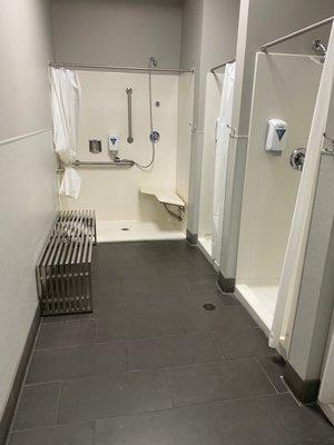 Women's locker room showers , very clean looking and doesn't smell at all