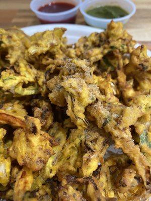 Mixed veg pakoda - second time trying. This time more crispy and they sprinkled the seasoning spices powder which is so delicious!!