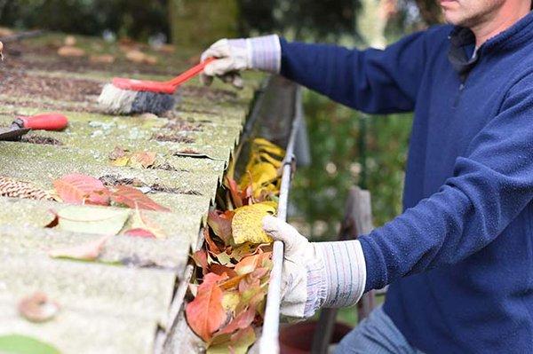 roof cleaning with brush