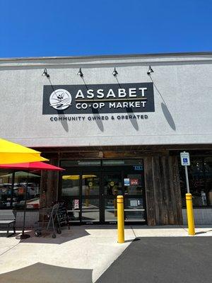 Modern new food coop in Maynard.