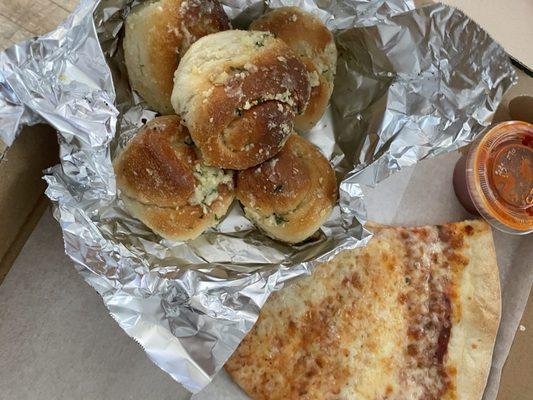 Garlic Knots with Marinara Sauce  Cheese slice