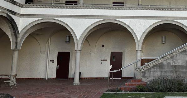 Courtyard where the Beverly Hills 90210 cast once sat