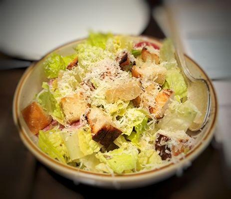 DELLA'S Salad - romaine, dry salami, crouton, pepperoncini, olive, parmesan, Italian vin