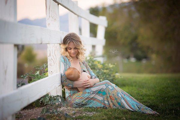 breast feeding portraits by las vegas maternity photographer marie grantham photography