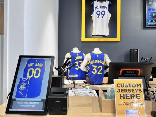 Warriors Shop - Chase Center