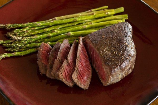 Ostrich filet with asparagus