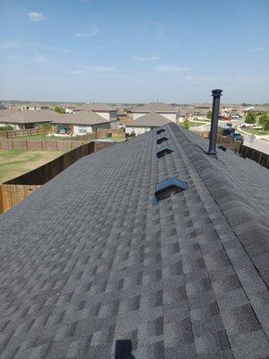 Shingle roof, color: Charcoal