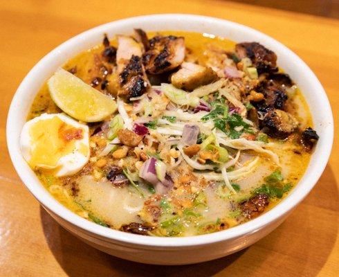 Burmese Ramen with chicken