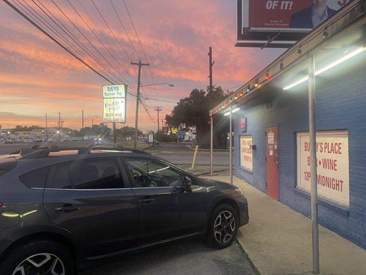 Buddy's - simple exterior of one of the best dive bars !!!