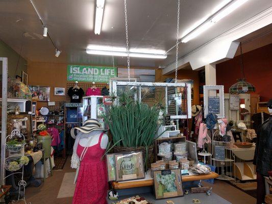 Adorable gift shop in Historical Oak Harbor!