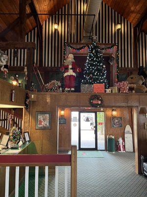 The Lodge (lobby obverse view)