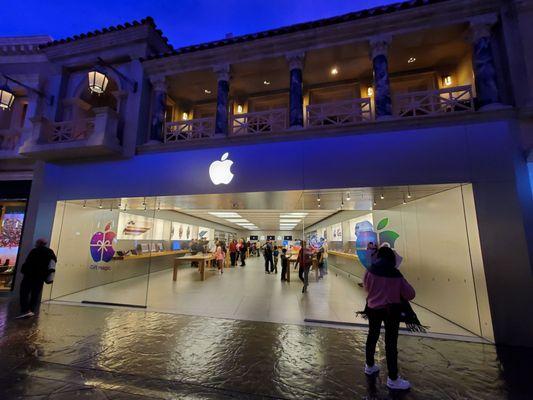 Apple The Forum Shops