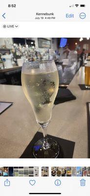 Great draft Prosecco pour