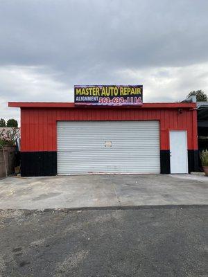 Alignment and tire shop in the city of Whittier, we are a small family/Latino owned business