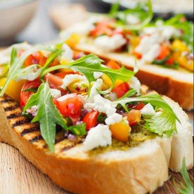 Caprese Bruschetta with Mozzarella