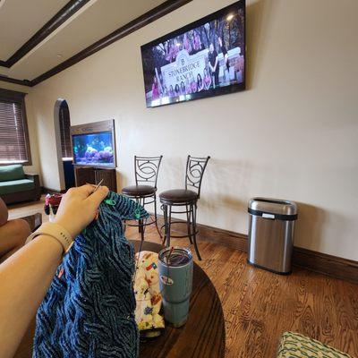 Love the waiting room.  Knitting while I wait