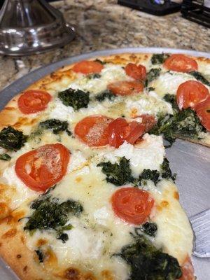 The White Pizza with spinach & tomatoes