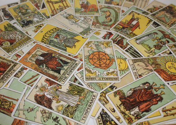 Por medio de una lectura de cartas del tarot puedes encontrar el amor en tu vida.