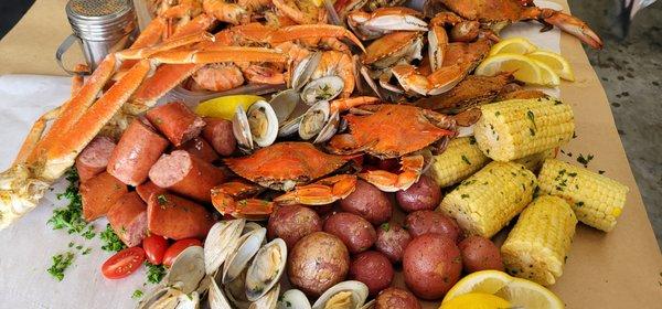 Hoopers Island Seafood Market offers freshly steamed crabs, shrimp, oysters and more from Bonnie's Seafood Shack for takeaway.