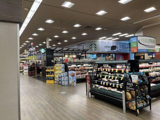 Clean and stocked Safeway in Tillamook with a Starbucks!