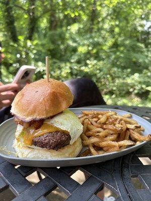 Fried egg burger