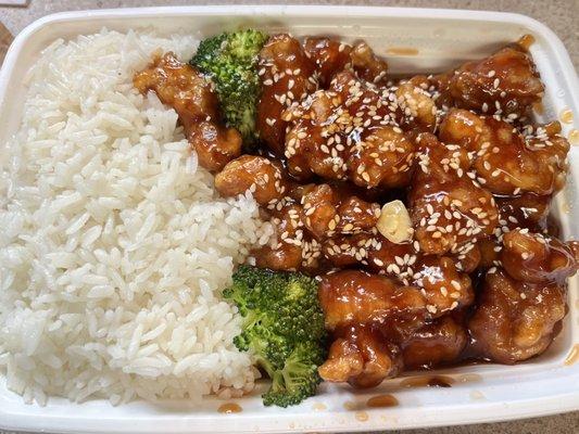 Sesame chicken with white rice