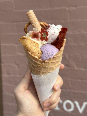 Sampler cone (5 mini scoops + toppings in a cone)