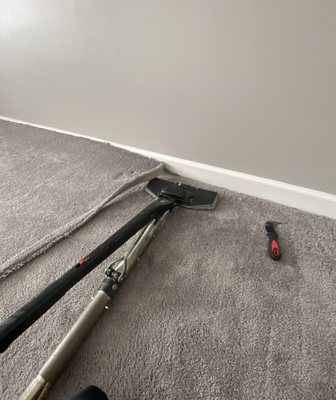 Stretching and installing carpet