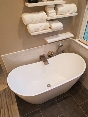 Free standing tub with Grohe valve and large tub spout