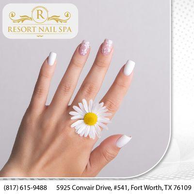 Loving the elegance of white flower art on my nails--simple and stunning! 
ℬℴℴℴℴℯℴ