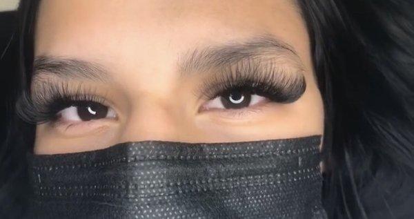 volume lash extensions