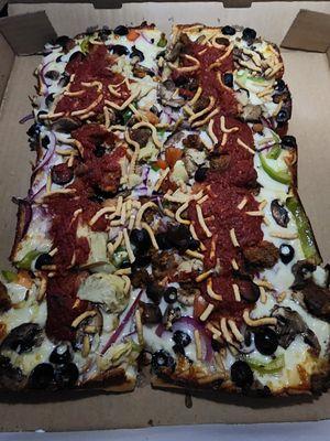 Deep dish veggie pizza with beyond sausage and crunchy chow mein noodles