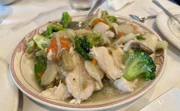 Hai Kow, white meat chicken stir fry with vegetables, on menu