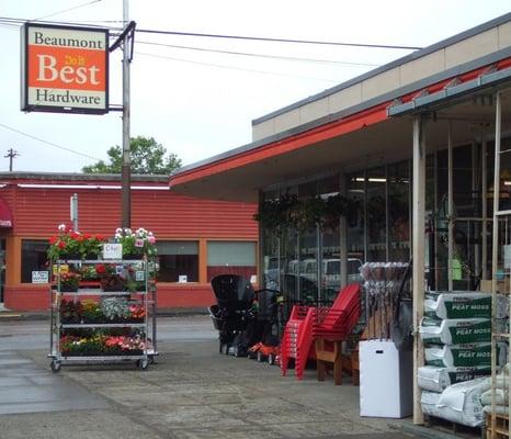 Beaumont hardware on NE Fremont