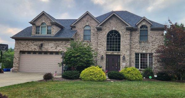 New roof in Owens Corning TruDefinition Duration Estate Gray.