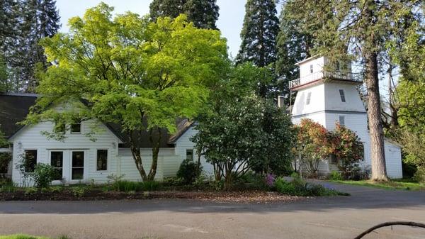 Pioneer Quilts new location in the historic Broetje house is charming and welcoming.