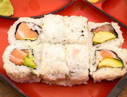 Alaska roll with bento box