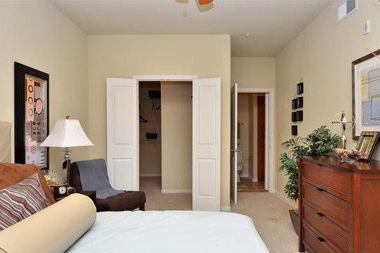 Turnberry 1bd- Bedroom