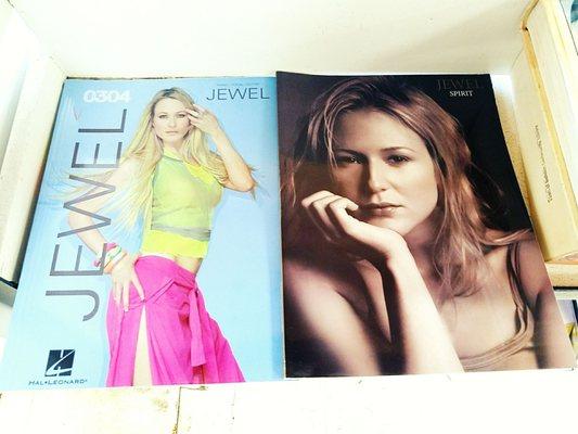 Someone really likes Jewel....no...not me....