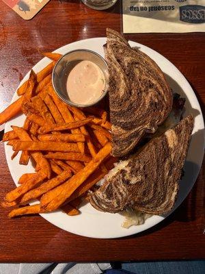 Reuben & sweet potato friess