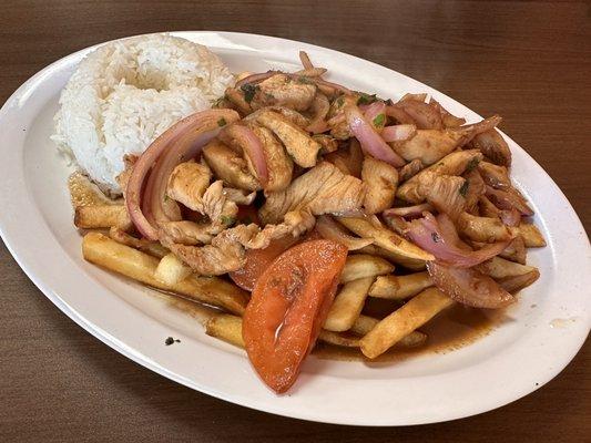 Pollo Saltado