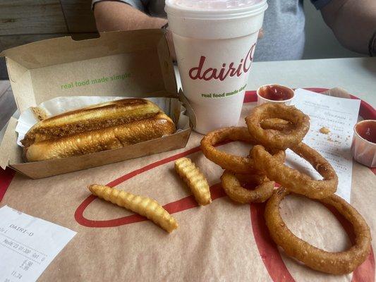 Chili hot dog and onion rings