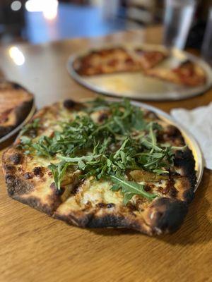 Coyote Jack Special : caramelized onions, pears, Brie cheese, hazelnuts and arugula w/ an olive oil base. This was delicious!!!!